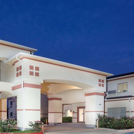 Super 8 By Wyndham Brenham Tx Hotel Buitenkant foto
