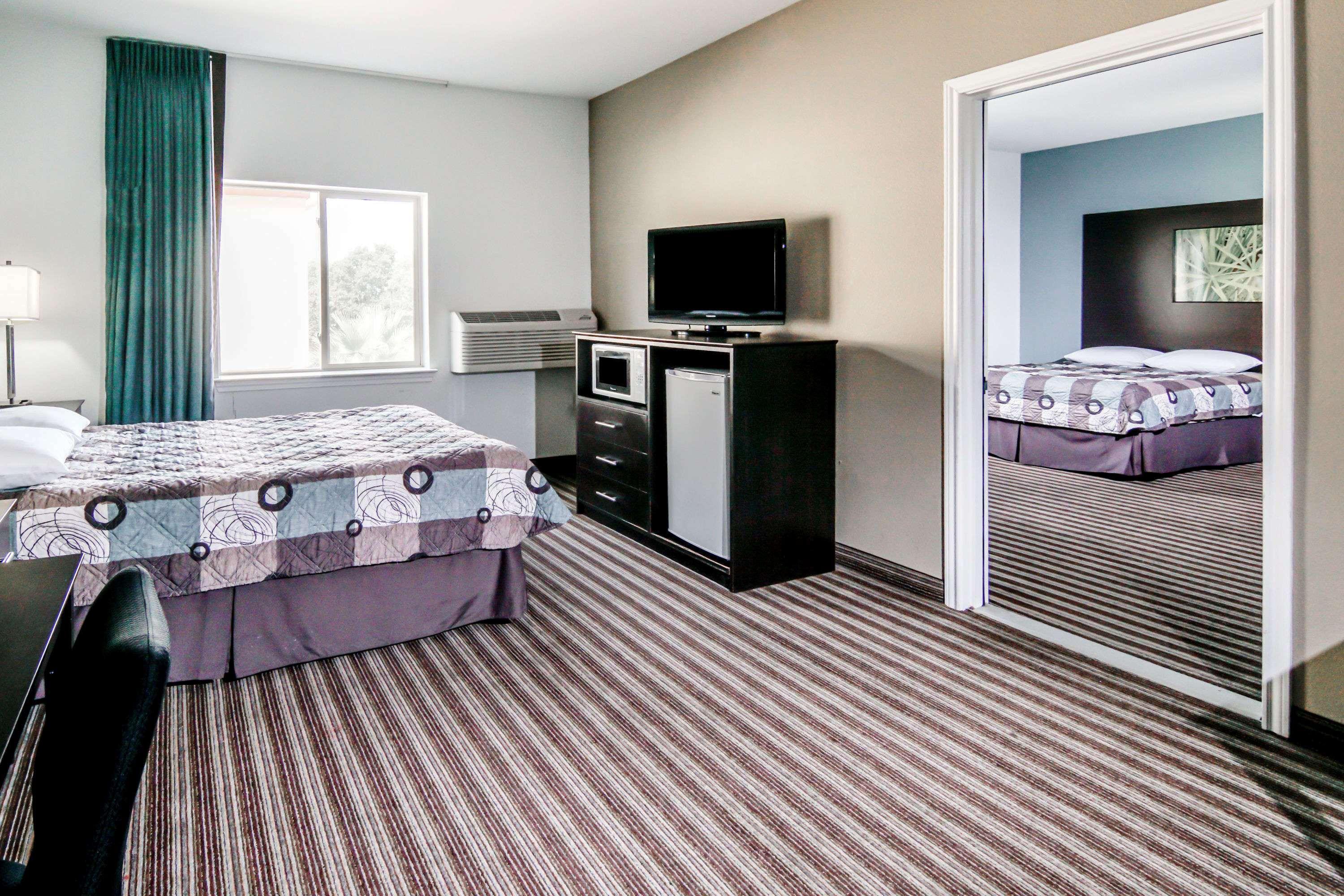 Super 8 By Wyndham Brenham Tx Hotel Buitenkant foto