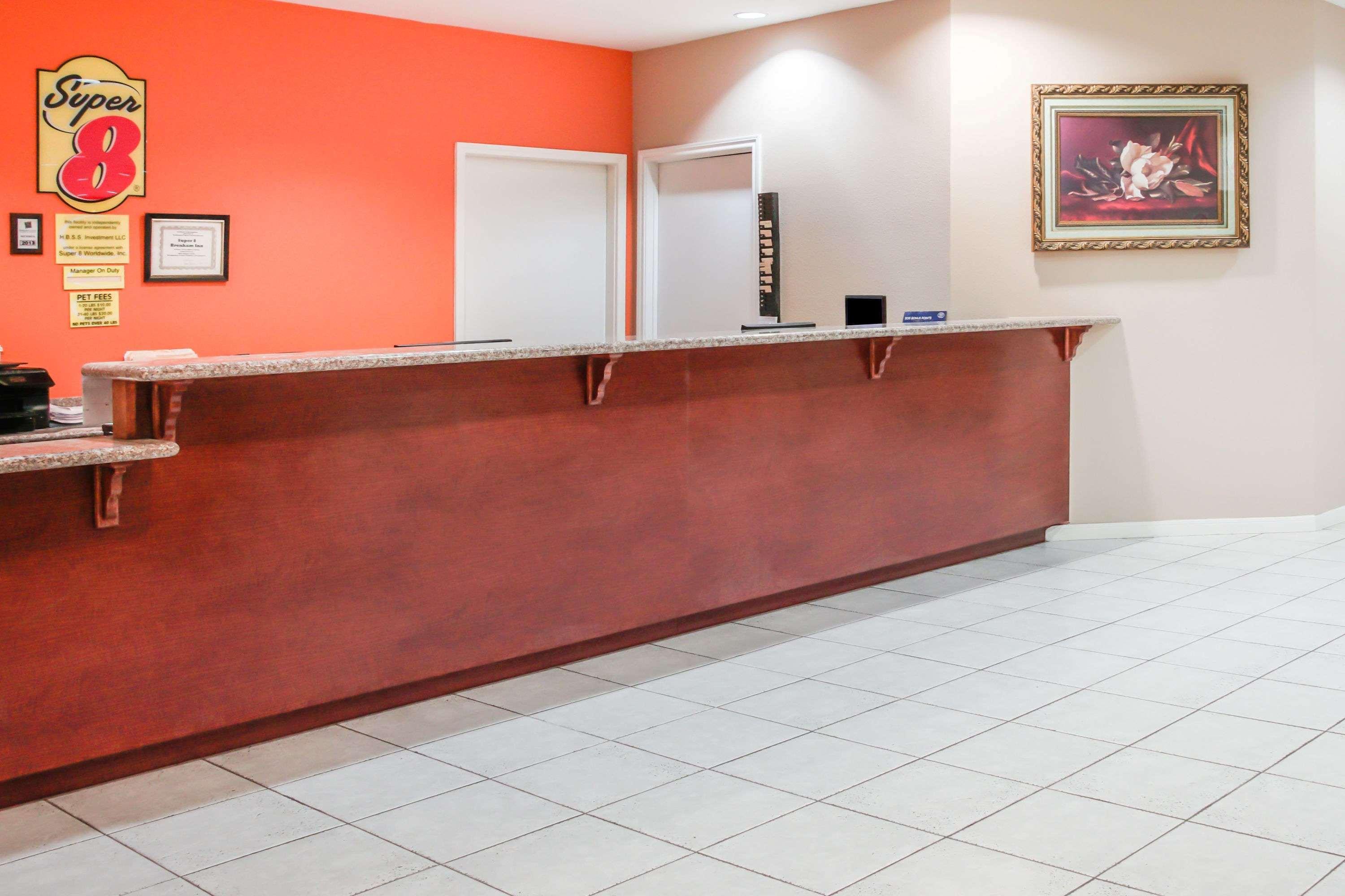 Super 8 By Wyndham Brenham Tx Hotel Buitenkant foto