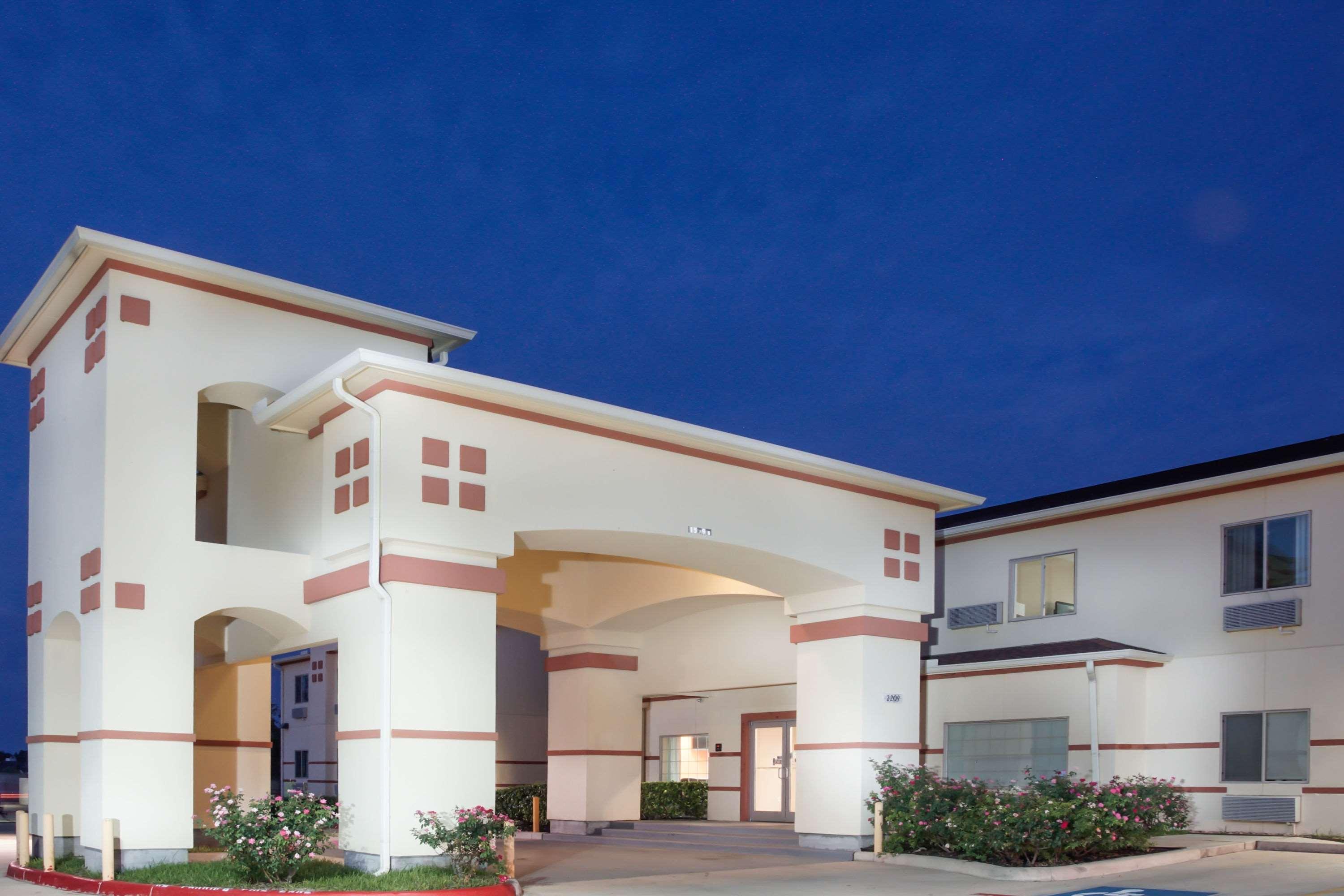 Super 8 By Wyndham Brenham Tx Hotel Buitenkant foto