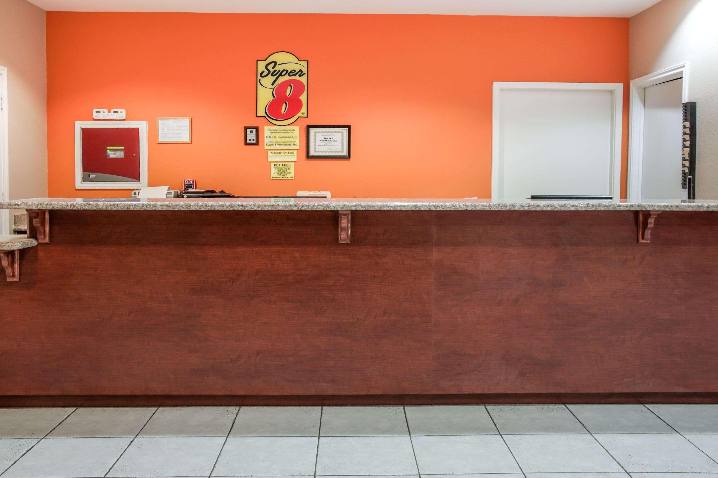 Super 8 By Wyndham Brenham Tx Hotel Buitenkant foto