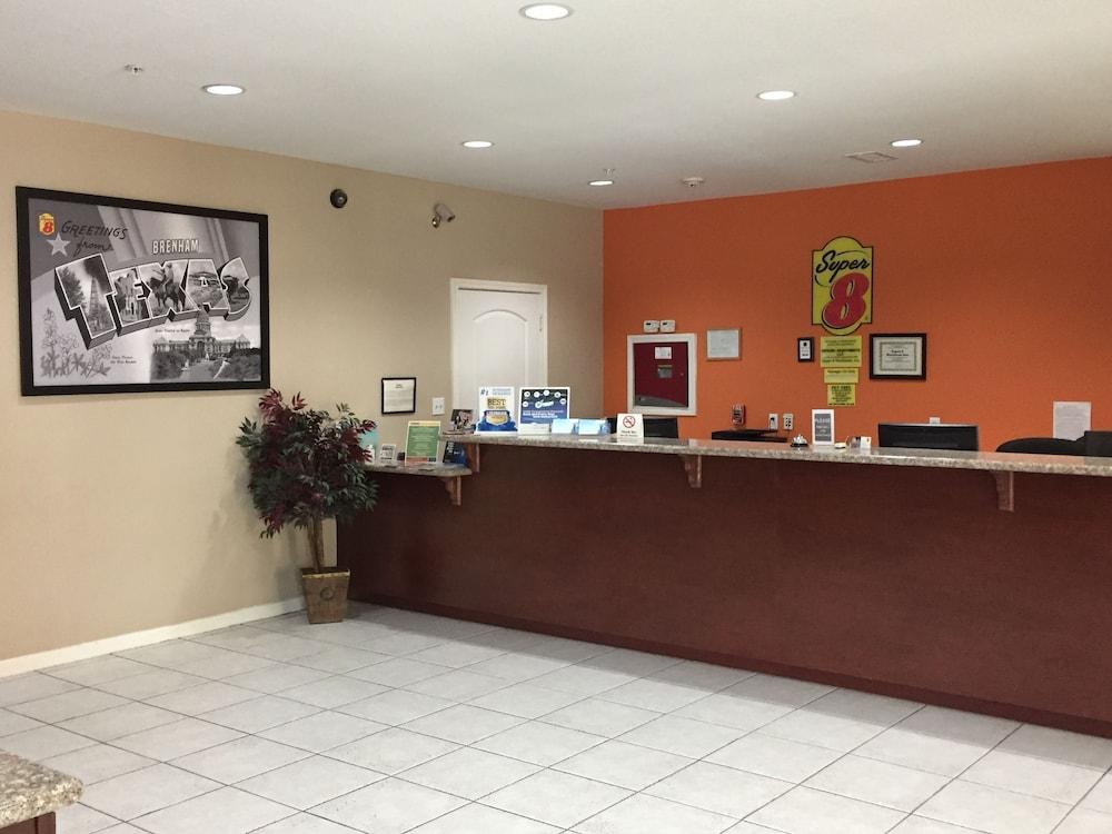 Super 8 By Wyndham Brenham Tx Hotel Buitenkant foto