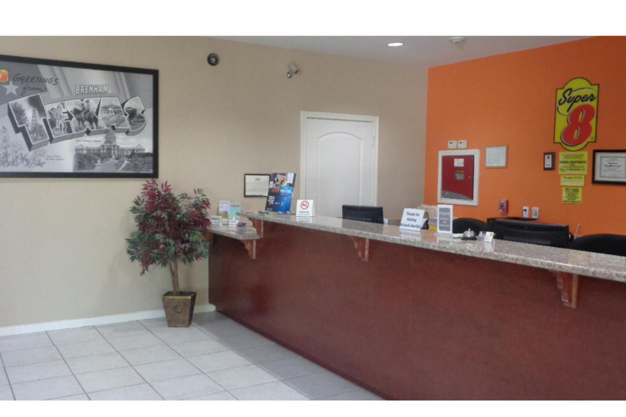 Super 8 By Wyndham Brenham Tx Hotel Buitenkant foto