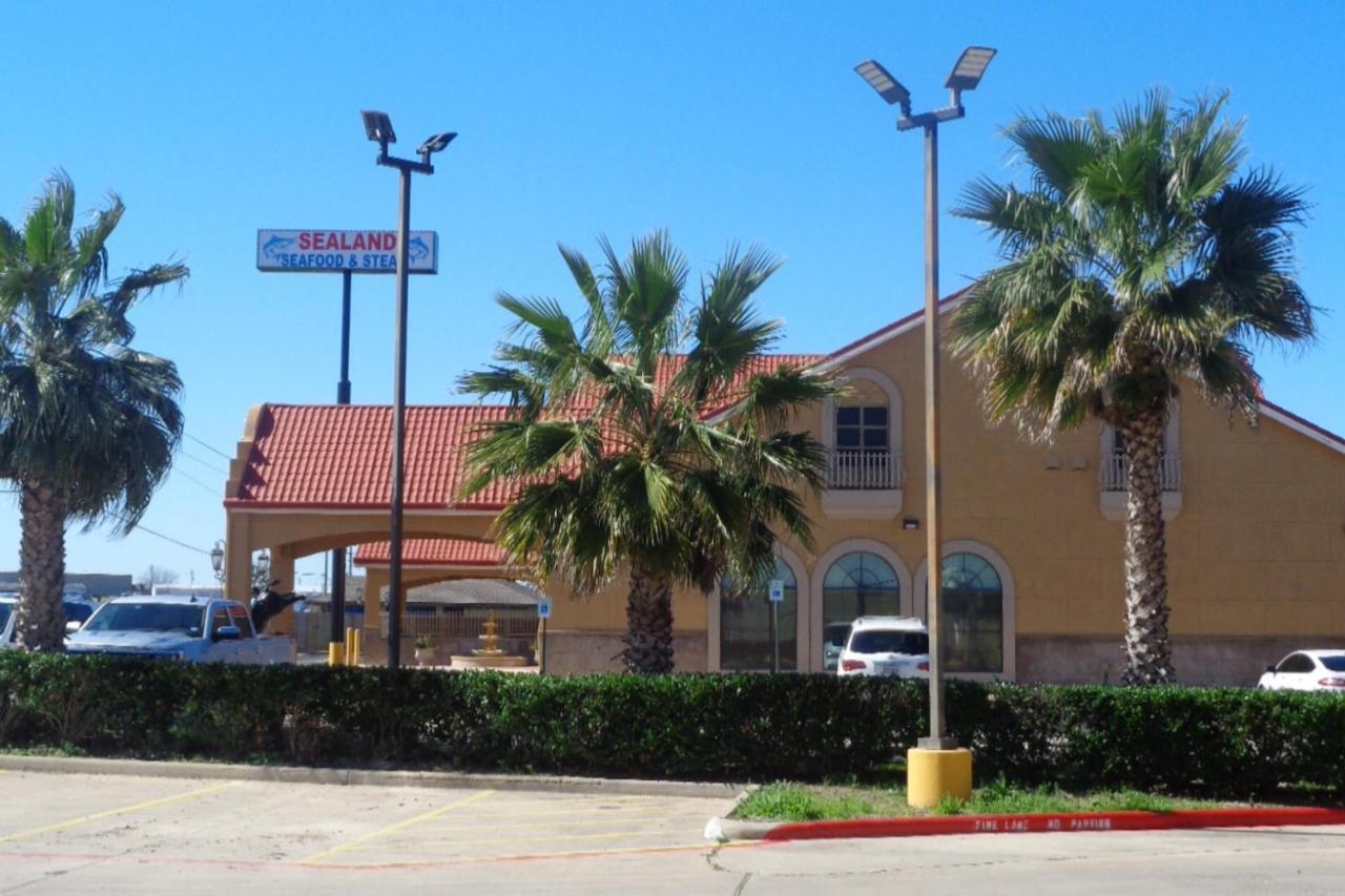 Super 8 By Wyndham Brenham Tx Hotel Buitenkant foto