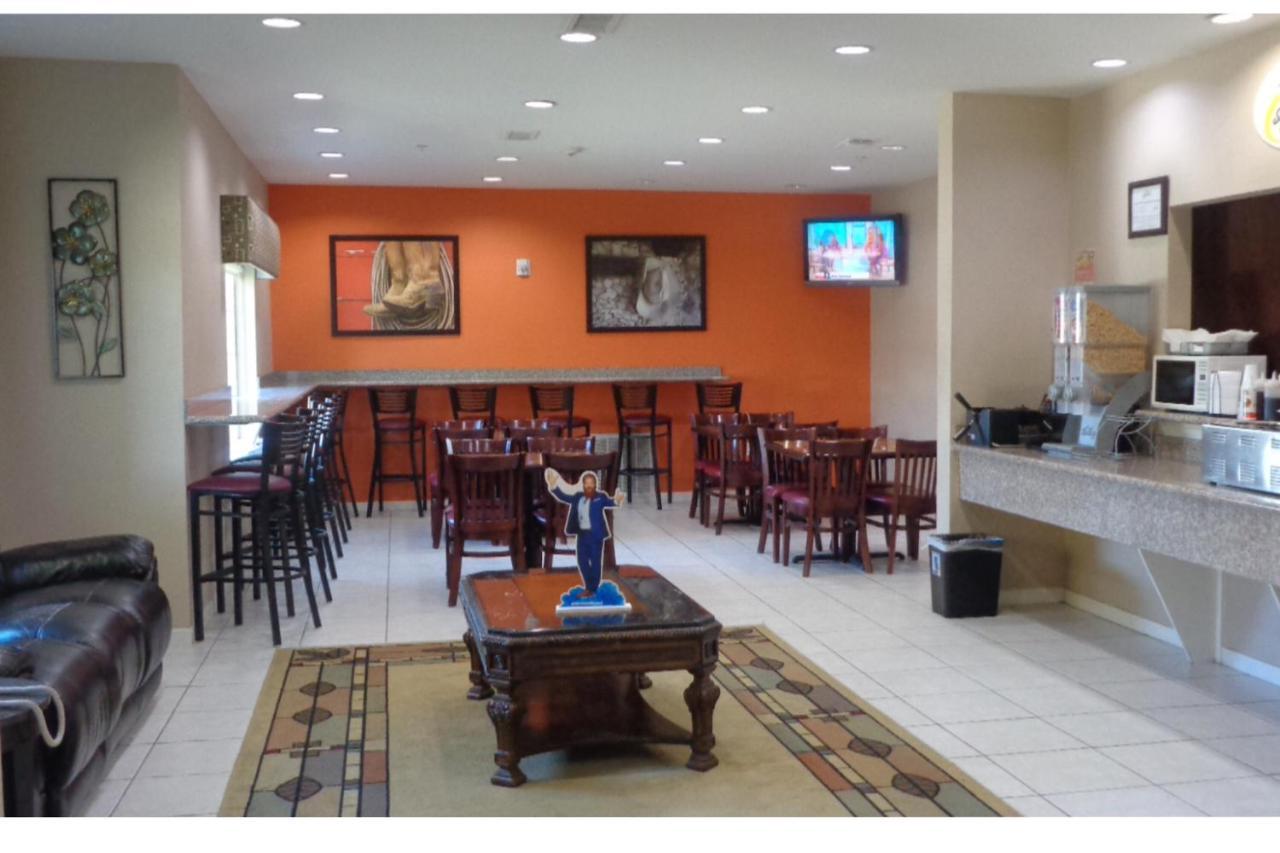 Super 8 By Wyndham Brenham Tx Hotel Buitenkant foto
